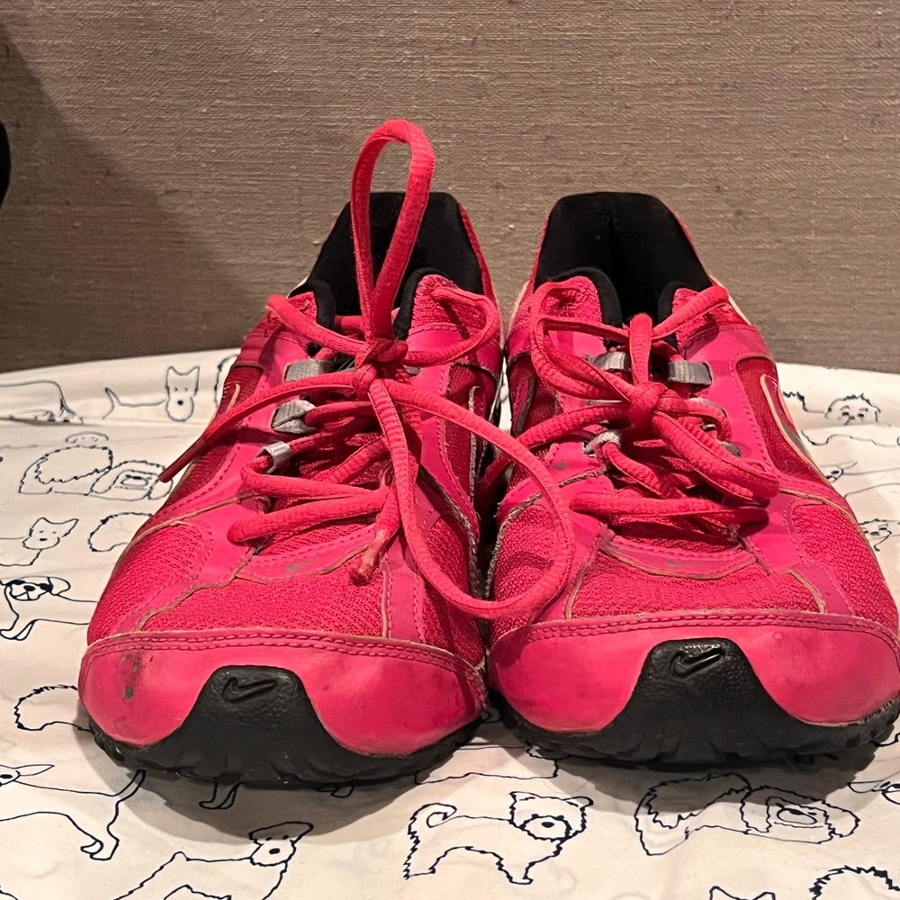 Nike Reax shoes Bright Pink